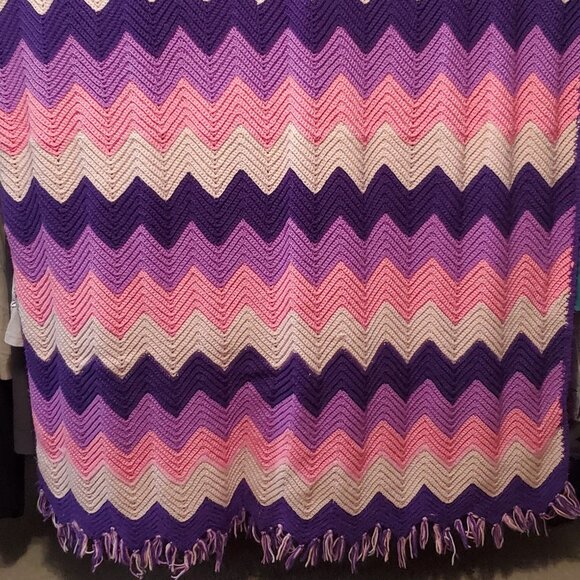 Vintage 70s Handmade Zig Zag Ripple Chevron Herringbone Pink & Purple Blanket - Picture 1 of 2